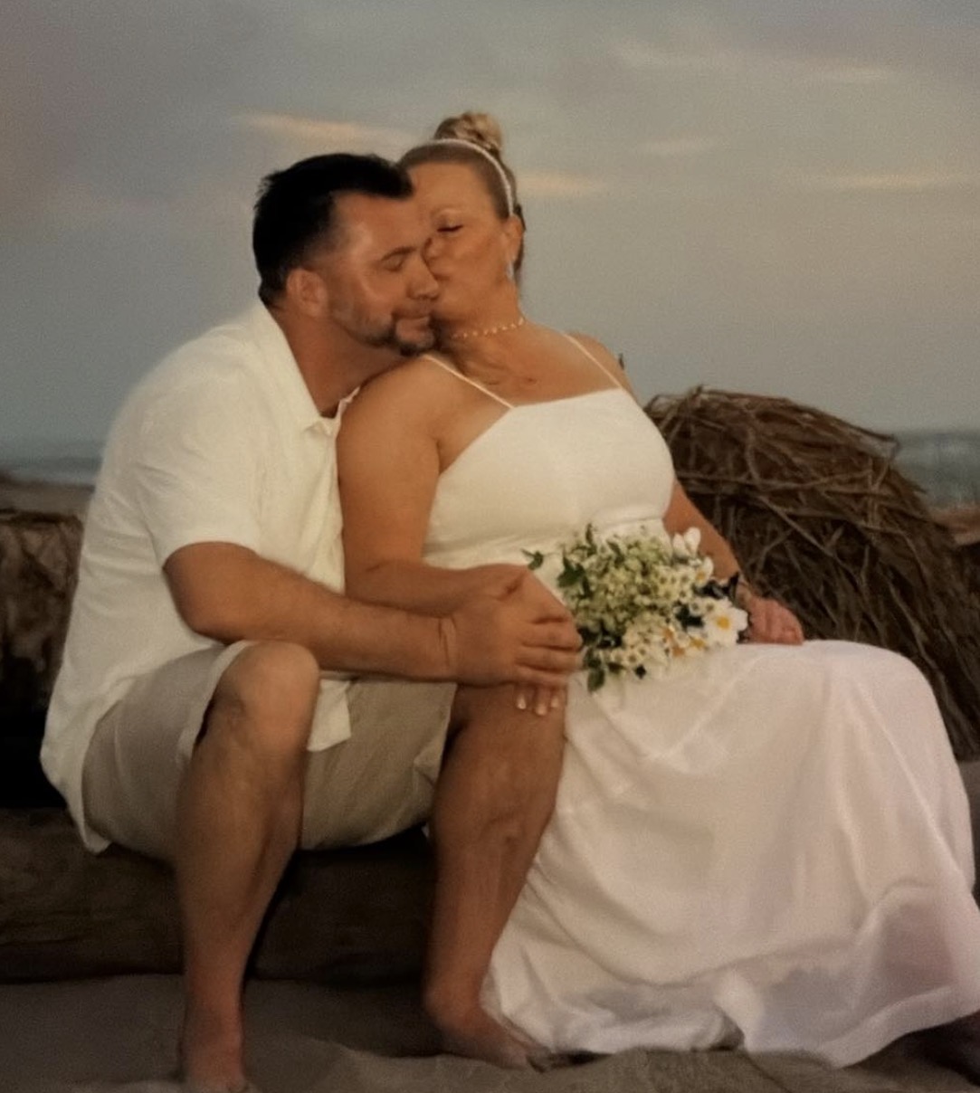 Chastidy and Ryan Mader sitting together on the beach